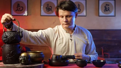 A man brews PU-erh tea according to traditional Chinese customs Stock Footage 114319602