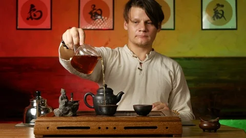 A man brews PU-erh tea according to traditional Chinese customs Stock Footage 114602102