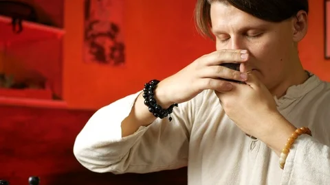 A man brews PU-erh tea according to traditional Chinese customs Stock Footage 114602192