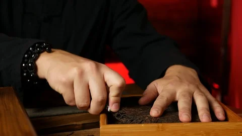 A man brews PU-erh tea according to traditional Chinese customs Stock Footage 114818091