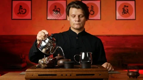 A man brews PU-erh tea according to traditional Chinese customs Stock Footage 114818113