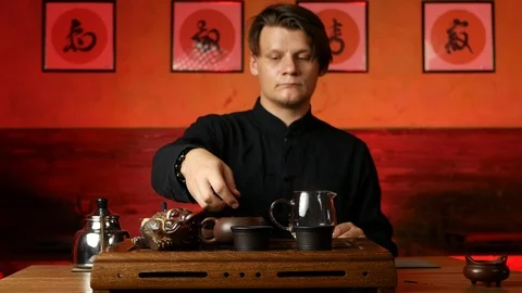A man brews PU-erh tea according to traditional Chinese customs Stock Footage 114818178