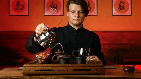 A man brews PU-erh tea according to traditional Chinese customs Stock Footage 114818335