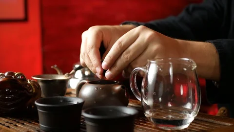 A man brews PU-erh tea according to traditional Chinese customs Stock Footage 114818394