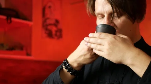 A man brews PU-erh tea according to traditional Chinese customs Stock Footage 114818451