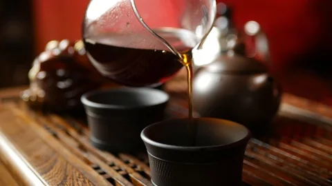 A man brews PU-erh tea according to traditional Chinese customs Stock Footage 114818465