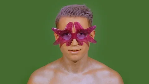 Man with a bright make-up on a green background Stock-Footage 106951708