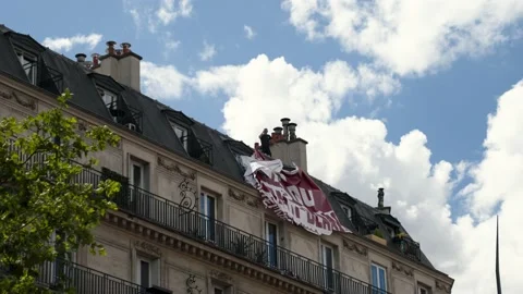 Man brings down white supremacy banner in Paris, France Stockbeeldmateriaal 132779231