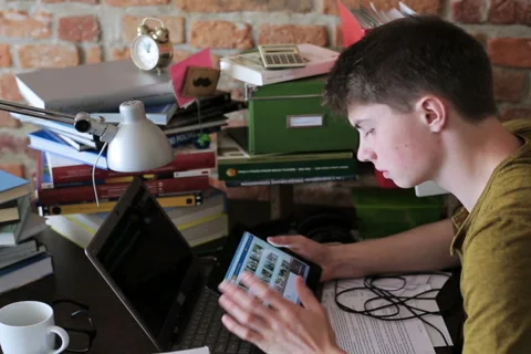 Man browsing internet and surfing on tablet at home Stock-Footage 41139391
