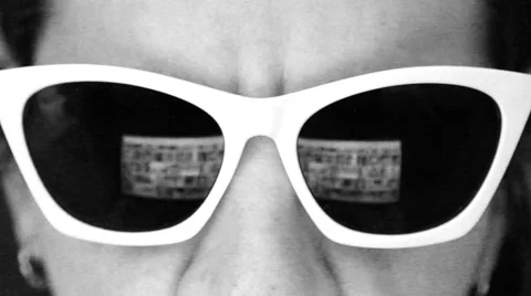 Man browsing pictures on the internet, Stock Footage 54390087