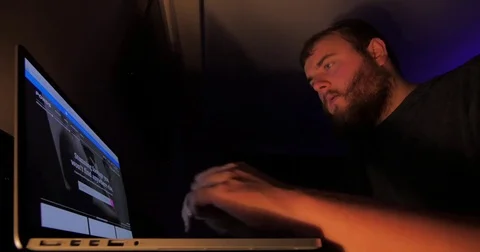 Man browsing the POND5 website Stock Footage 81948307