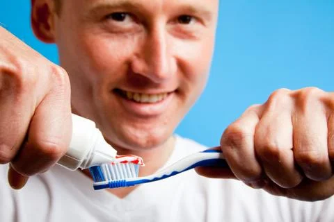 Man Brushing His Teeth Stockfoto's