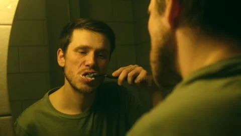 Man brushing teeth Stock-Footage 268418494