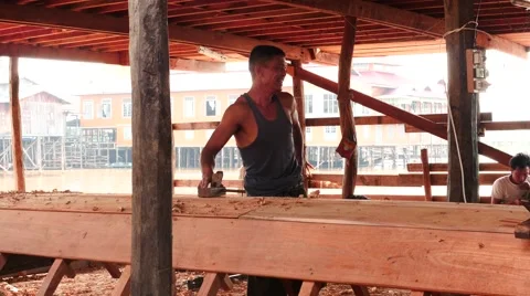 Man build a boat using traditional methods  in Myanmar Video stock 61116436