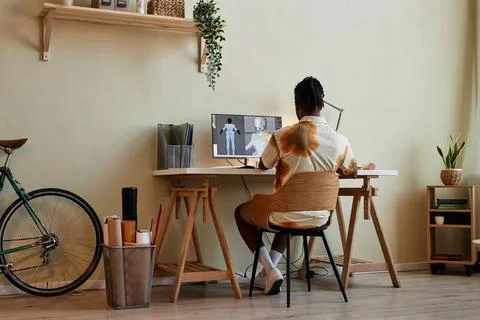 Man building digital 3D models at home office workplace Fotos de archivo