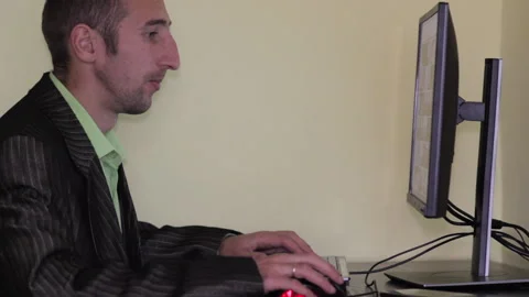 Man in a business suit at a computer Stock-Footage 306238277