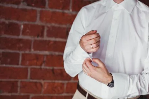 Man button up cufflinks 库存照片