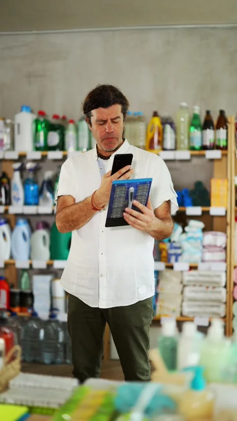 Man buyer scans qr code on razor label Stock Footage 310318038