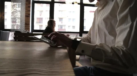 The man in the cafe to use the tablet computer Stock Footage 61516227