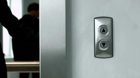 The man call up a modern elevator and comes in it Vidéo 51440276