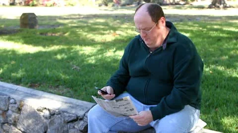 Man Calling About Ad Vidéo 10574904