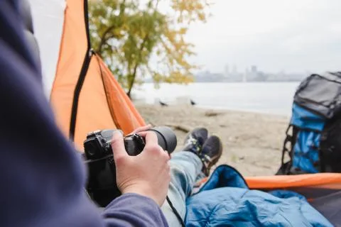 Man with a camera in camping tent Foto stock