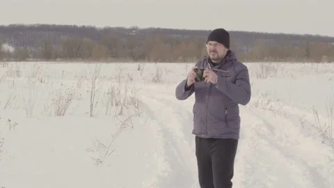 A man with a camera is in the snow Video stock 95233292