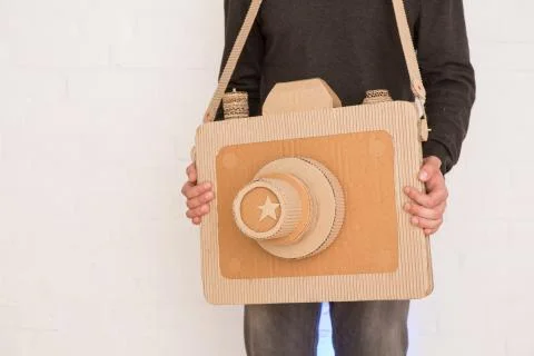 A man with a cardboard camera Stock-Fotos