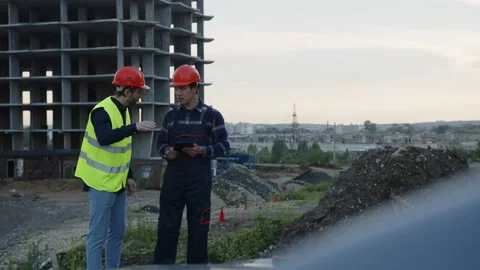 Man carefully explains the work on a new project Vídeo Stock 157832580