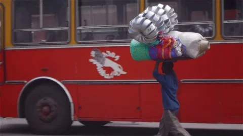 A man carrying lots of stuff on the head in Addis Ababa, Ethiopia Stock Footage 72578302