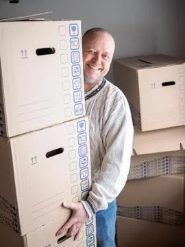 Man carrying moving boxes Stock-Fotos