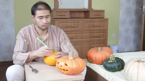 Man carving pumpkin for Helloween Stock-Footage 68685859