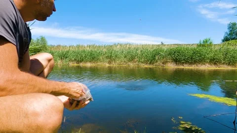 Man casting fish bait in river 库存影片 196803445