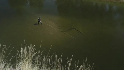 Man casting a fly rod, viewed from above. Vidéo 88998318