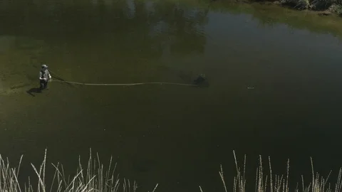 Man casting a fly rod, viewed from above - 2. Vidéo 88998468