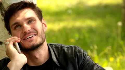 Man with cell phone Vidéo 11132151