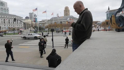 Man On Cellphone 스톡 동영상 121164202