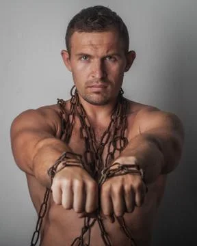 A man in chains on a light background, Foto stock