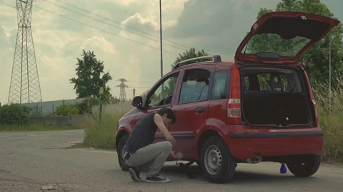 Man Change Wheel  Stock-Footage 127966596