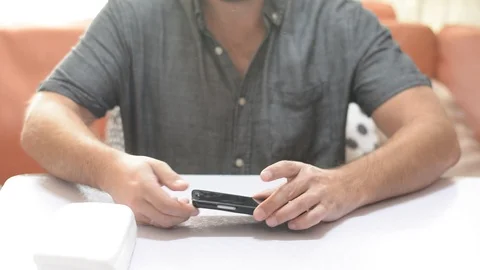 Man changes the cracked safety glass. Видео 95419829