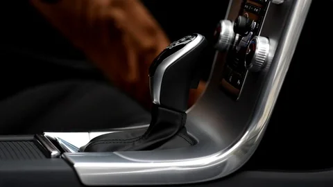 Man changing modes in automatic gearbox. 스톡 동영상 76530597