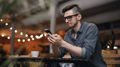 Man Chatting on Mobile 動画素材 103746787