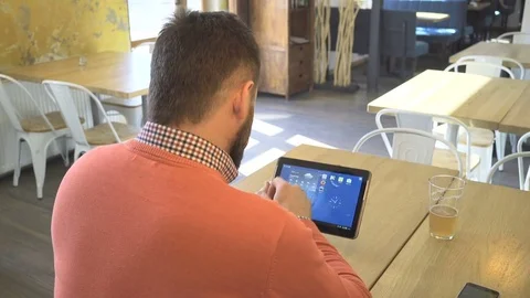 Man check weather on internet using app, by tablet computer, close behind shot 库存影片 73293207