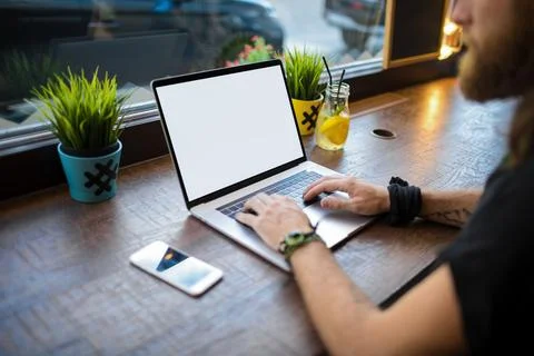 Man checking e-mail on laptop computer with empty white copy space on the scr Foto stock