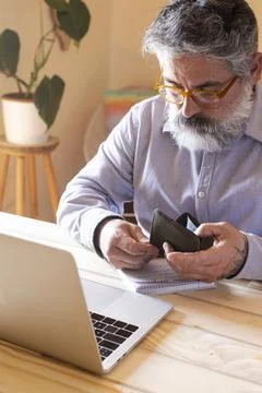 Man checking empty wallet managing personal finance and budget Stock-Fotos