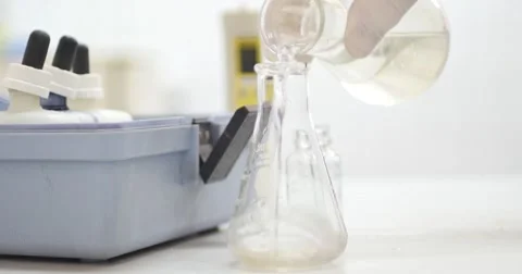 A man checking the hardness of the water in an Erlenmeyer flask Stock Footage 50927777