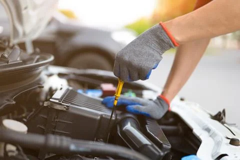 Man checking level of engine oil. Car Repairs, vehicle maintenance, Foto stock