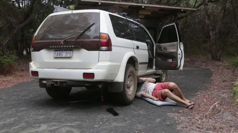 Man checking the underbody of a vehicle Video stock 70766925