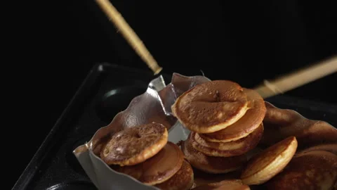 Man chef use chopsticks to pack delicious mini pancakes in the box Stock-Footage 321054972