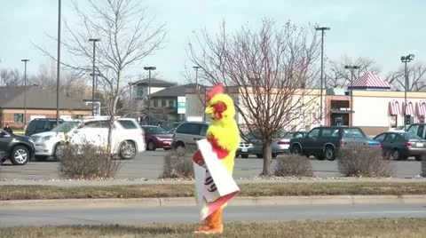 Man in Chicken Suit Roadside 스톡 동영상 12597524